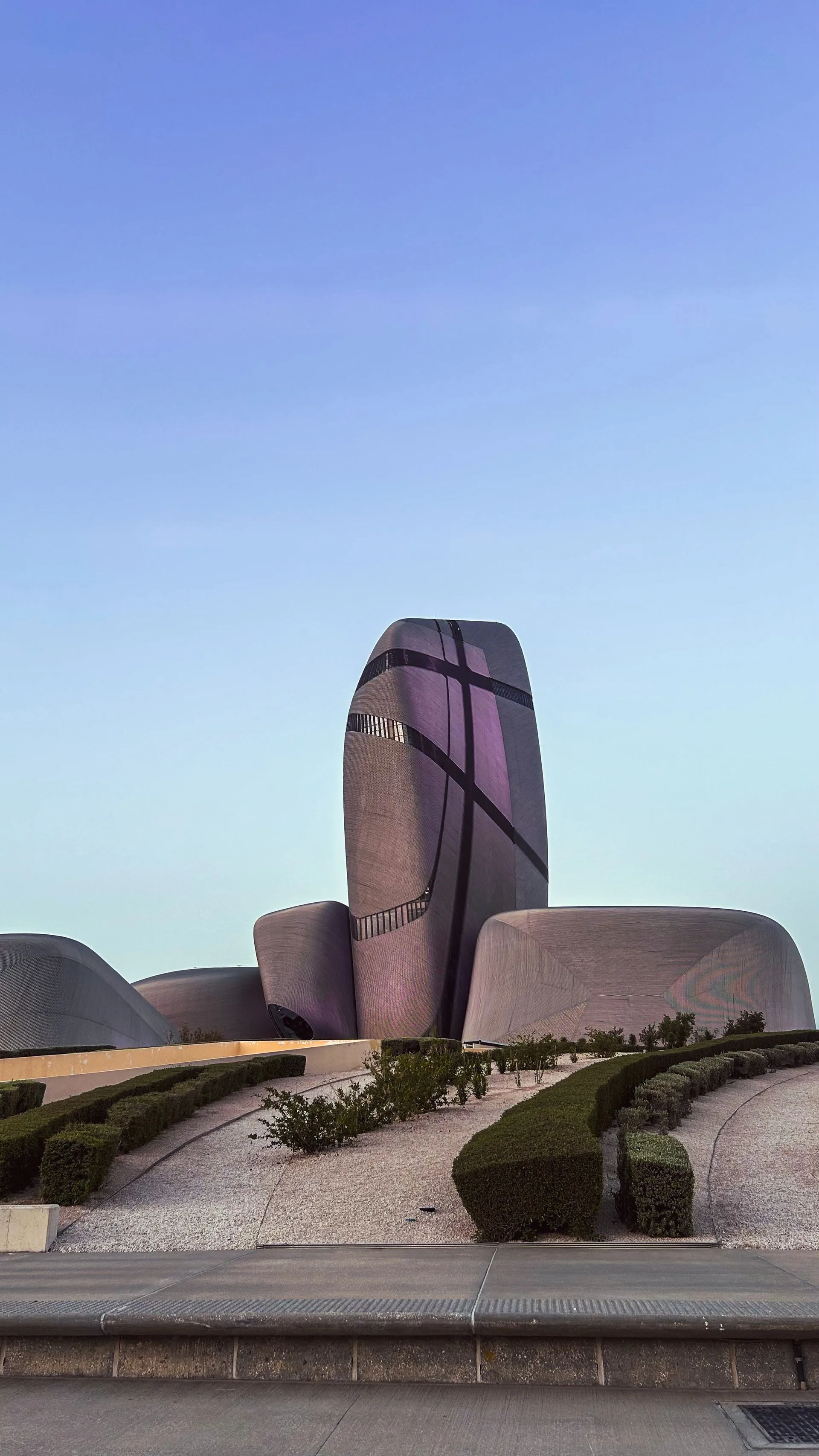 عمارة معاصرة في الظهران بالمنطقة الشرقية